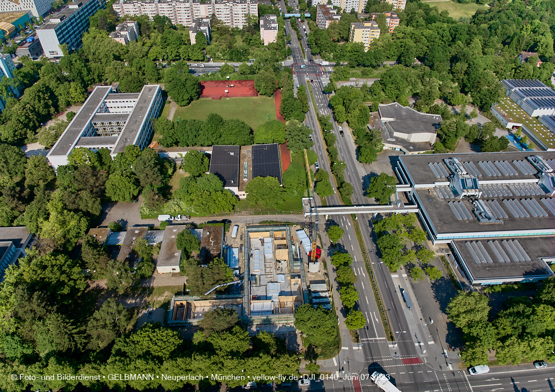07.06.2023 - aktuelle Fotos von der »<strong><i>Baustelle zum Hort für Kinder</i></strong>« in Neuperlach in München